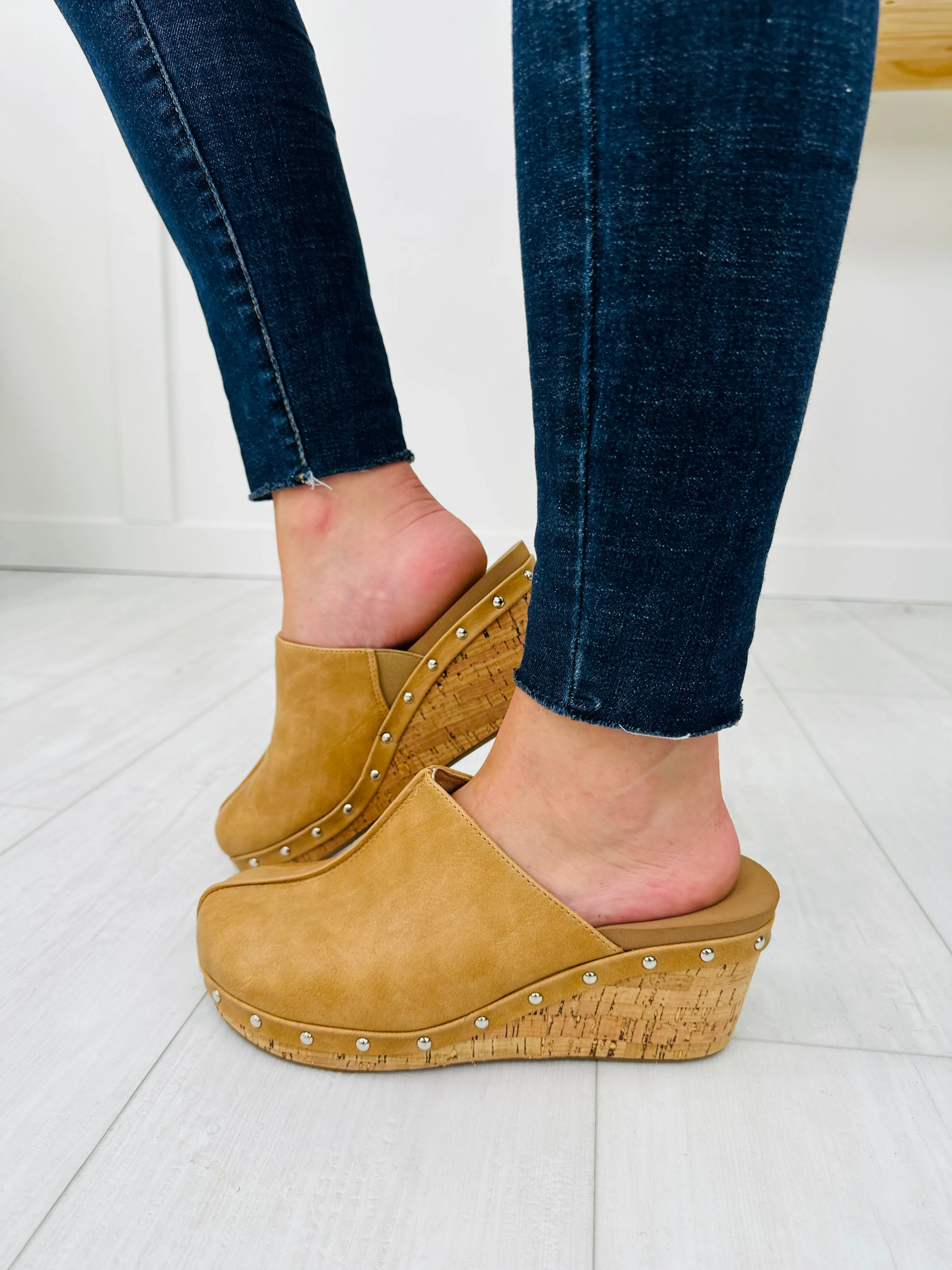 Fashionable Poise Wedges In Caramel