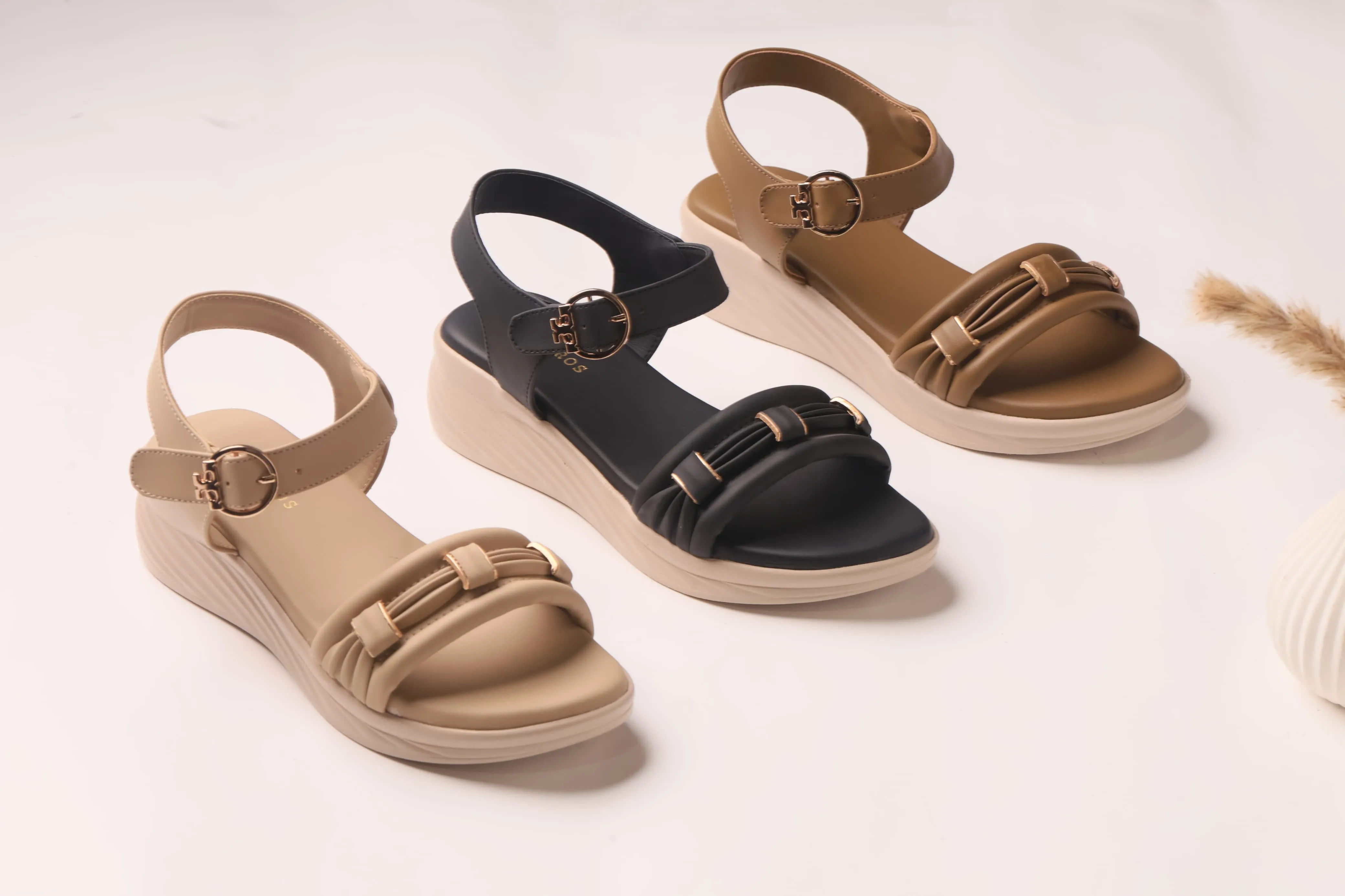WALKBROS MEDICATED WEDGES SANDALS {  1  } - BROWN