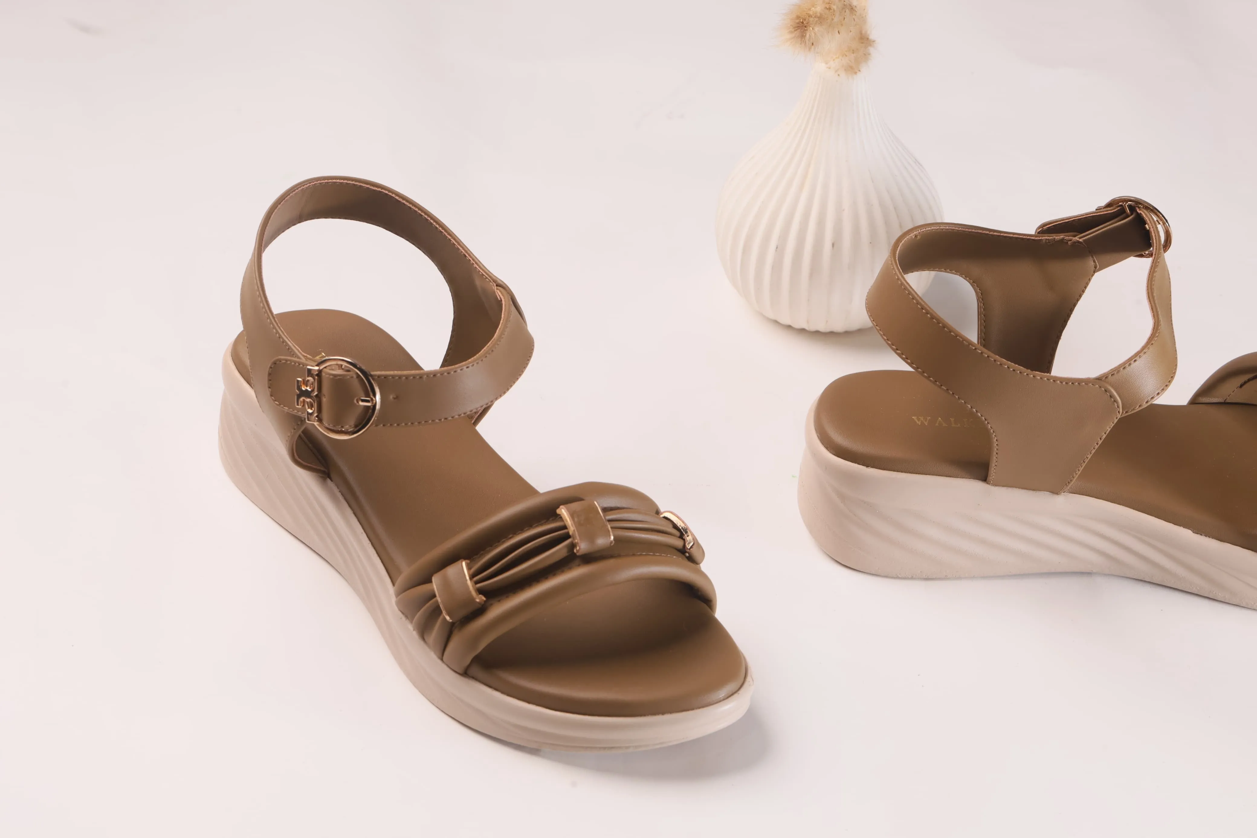 WALKBROS MEDICATED WEDGES SANDALS {  1  } - BROWN